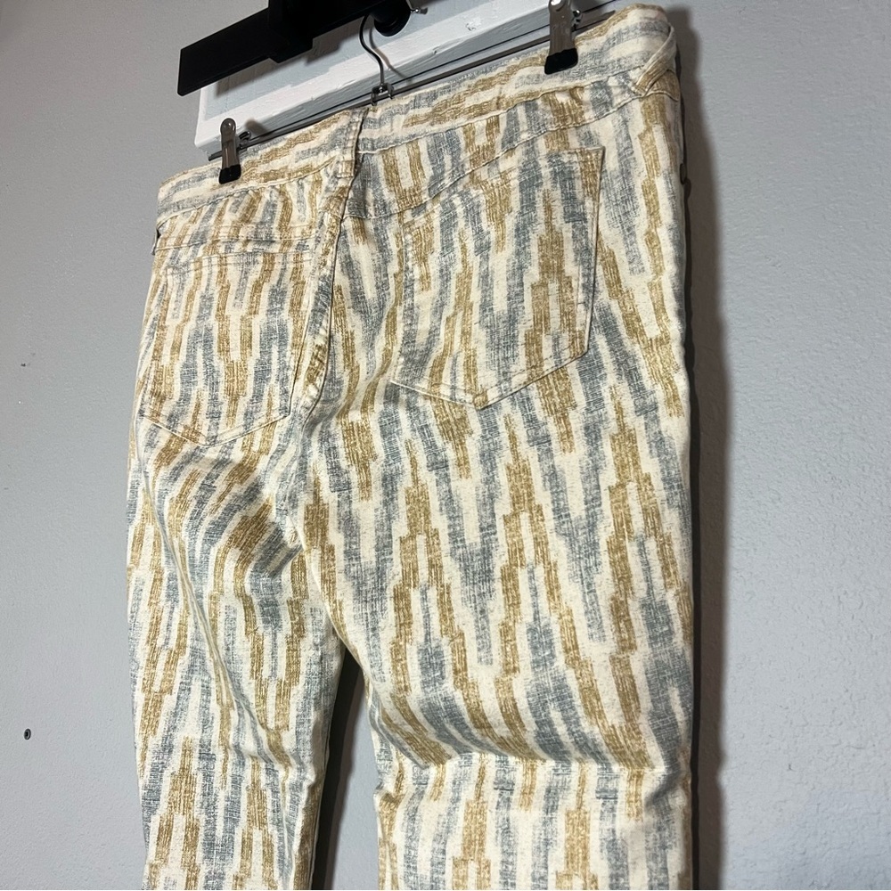 Printed Slim Ankle Pants in Soft Yellow & Light Blue - Picture 11 of 14